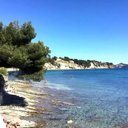 Au Calme, Climatise-30 M De La Arene Cros! Апартаменты *
